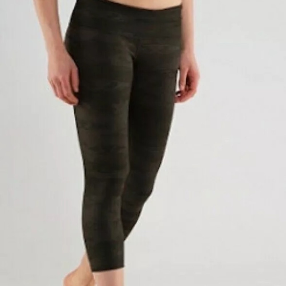 Lululemon wunder under camo crop leggings size 8